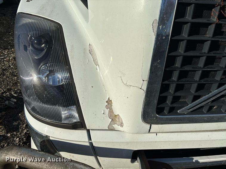 image for item YA0163 2012 Volvo VNL semi truck