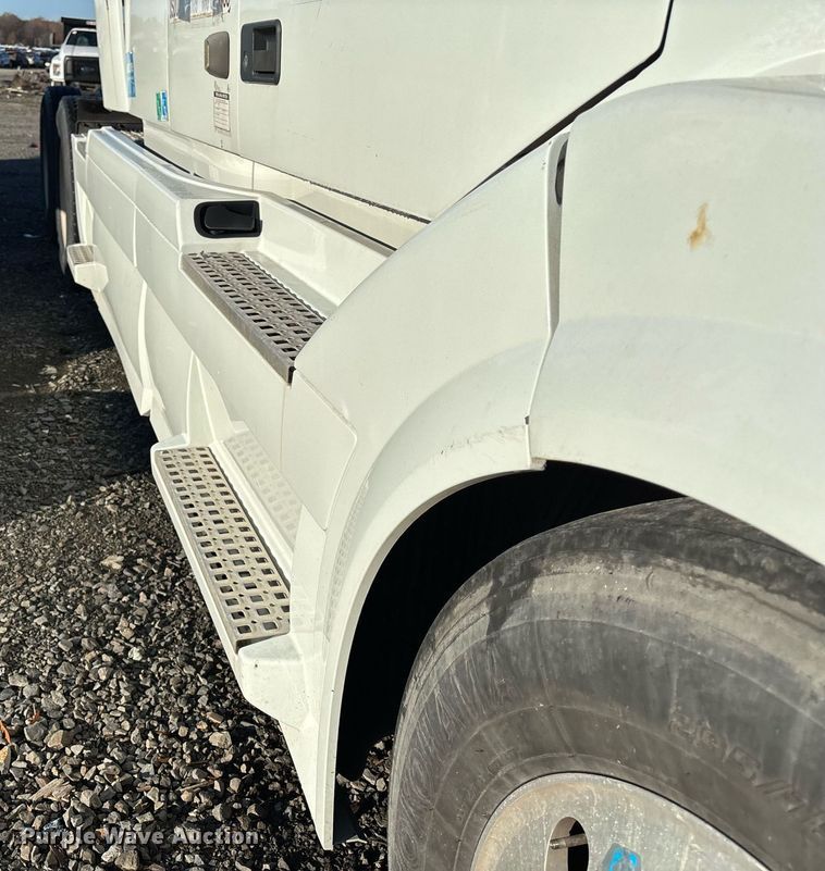 image for item YA0163 2012 Volvo VNL semi truck