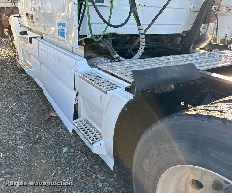 image for item YA0163 2012 Volvo VNL semi truck