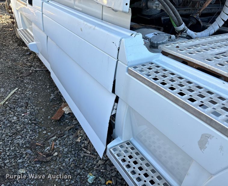 image for item YA0163 2012 Volvo VNL semi truck