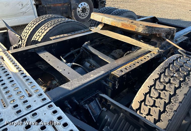 image for item YA0163 2012 Volvo VNL semi truck