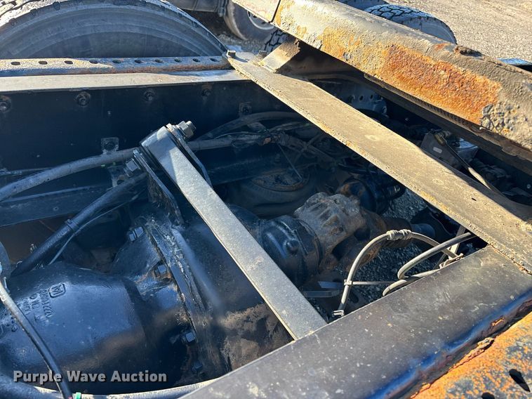 image for item YA0163 2012 Volvo VNL semi truck