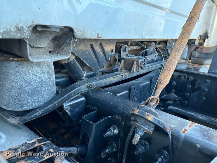 image for item YA0163 2012 Volvo VNL semi truck