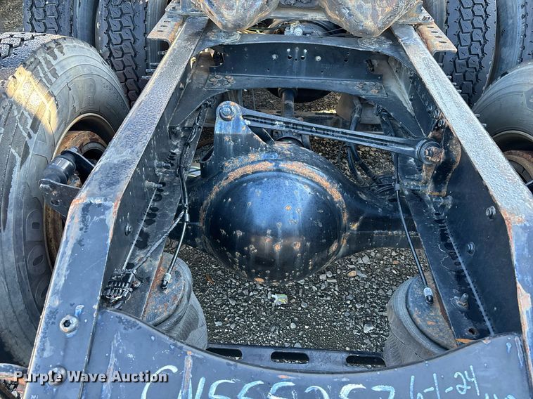 image for item YA0163 2012 Volvo VNL semi truck