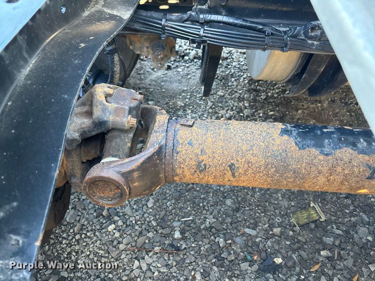 image for item YA0163 2012 Volvo VNL semi truck