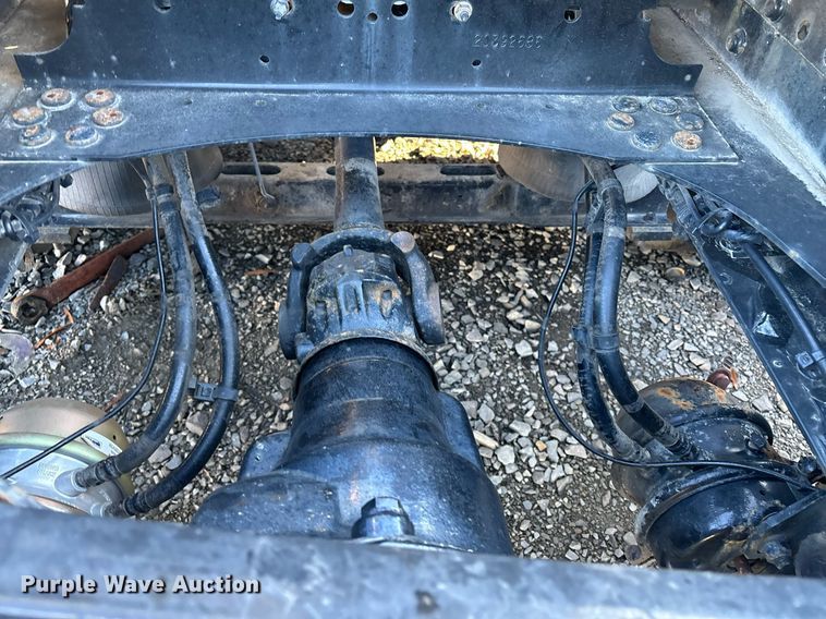 image for item YA0163 2012 Volvo VNL semi truck