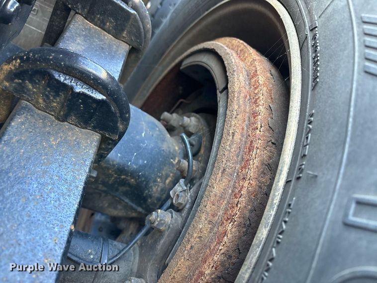 image for item YA0163 2012 Volvo VNL semi truck