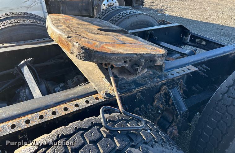 image for item YA0163 2012 Volvo VNL semi truck