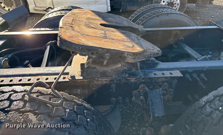 image for item YA0163 2012 Volvo VNL semi truck