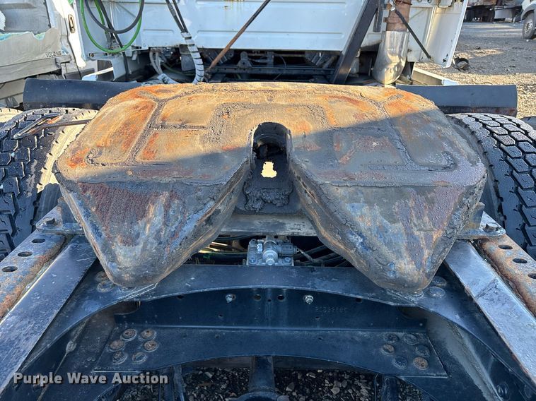 image for item YA0163 2012 Volvo VNL semi truck