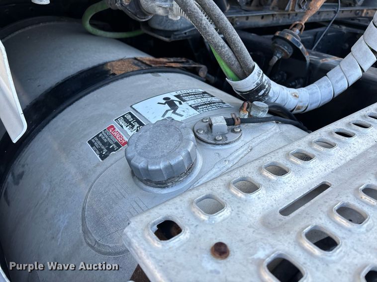 image for item YA0163 2012 Volvo VNL semi truck