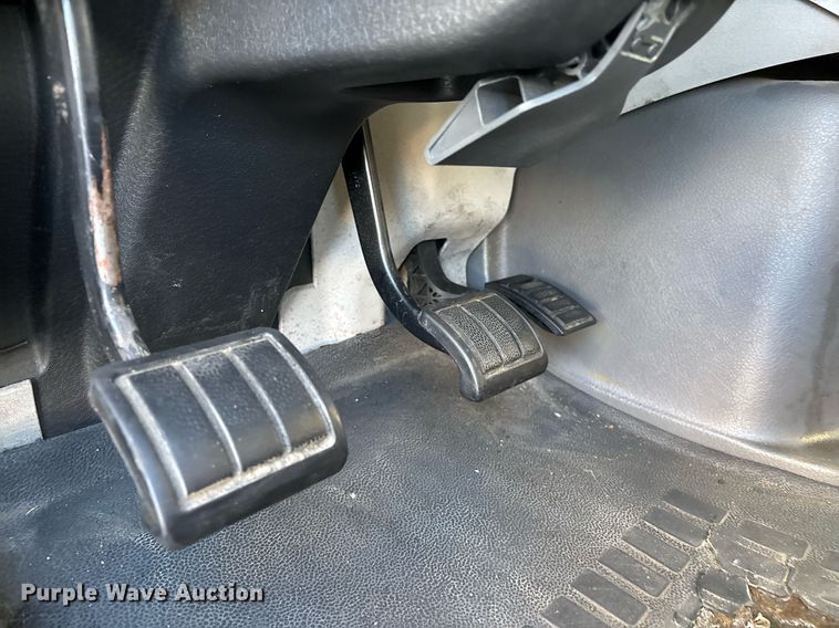 image for item YA0163 2012 Volvo VNL semi truck