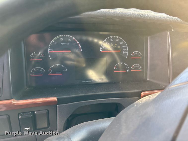 image for item YA0163 2012 Volvo VNL semi truck