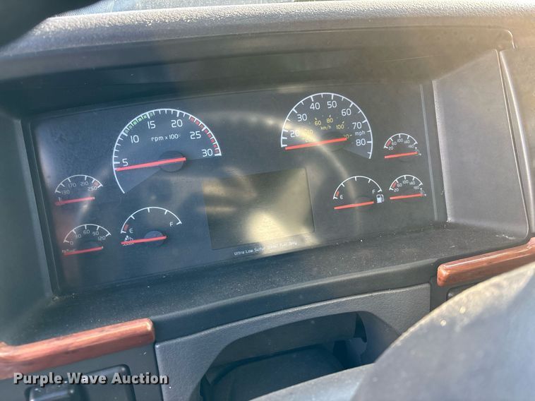 image for item YA0163 2012 Volvo VNL semi truck