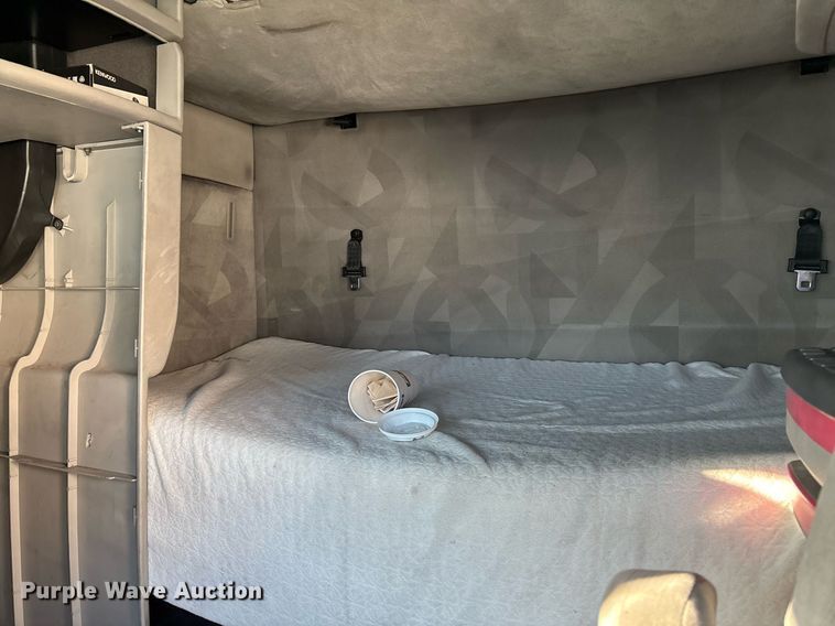 image for item YA0163 2012 Volvo VNL semi truck