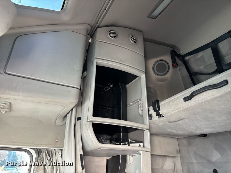 image for item YA0163 2012 Volvo VNL semi truck