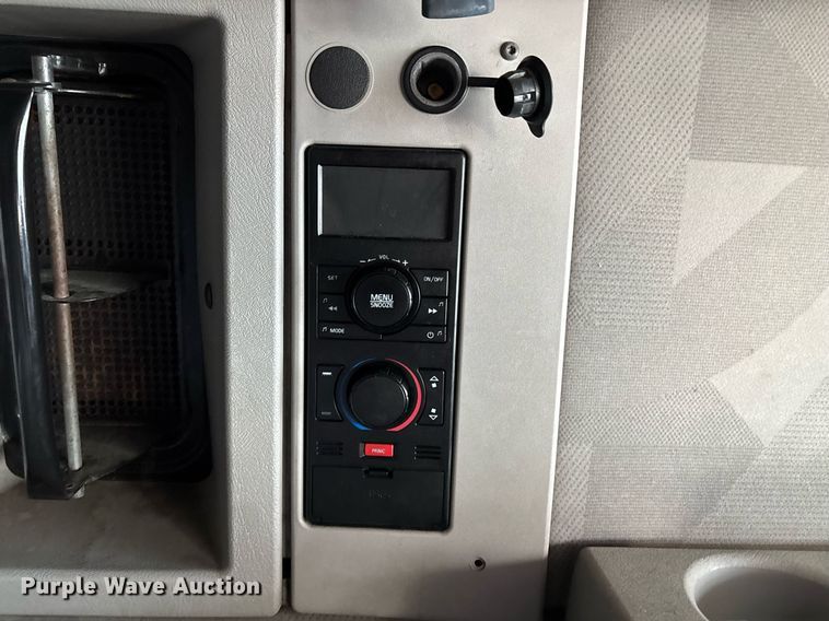 image for item YA0163 2012 Volvo VNL semi truck