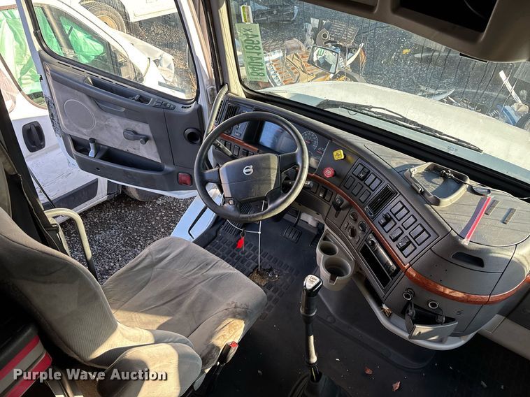 image for item YA0163 2012 Volvo VNL semi truck