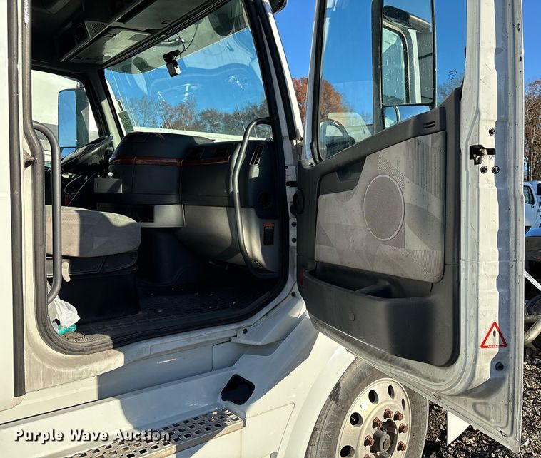 image for item YA0163 2012 Volvo VNL semi truck