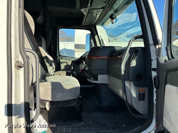 image for item YA0163 2012 Volvo VNL semi truck