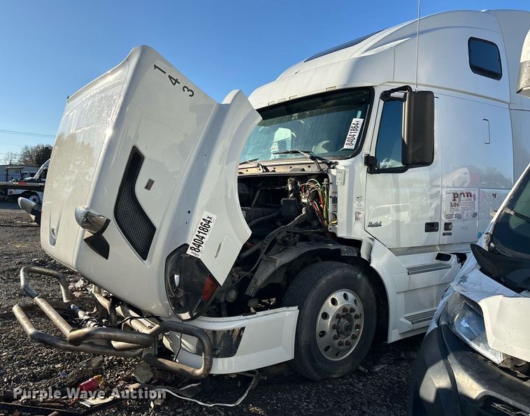 image for item YA0163 2012 Volvo VNL semi truck