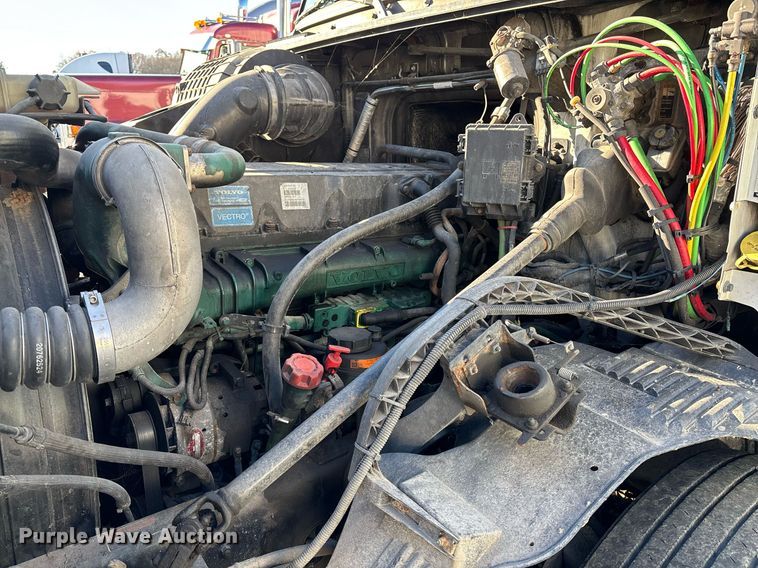 image for item YA0163 2012 Volvo VNL semi truck