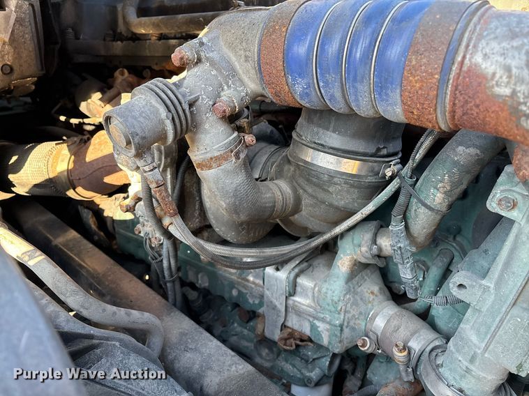 image for item YA0163 2012 Volvo VNL semi truck