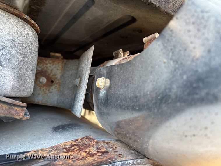 image for item YA0163 2012 Volvo VNL semi truck