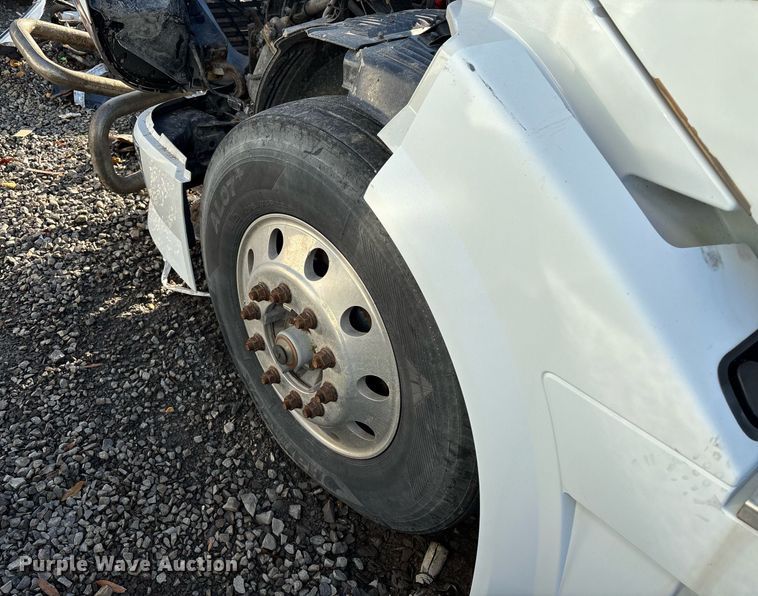 image for item YA0163 2012 Volvo VNL semi truck