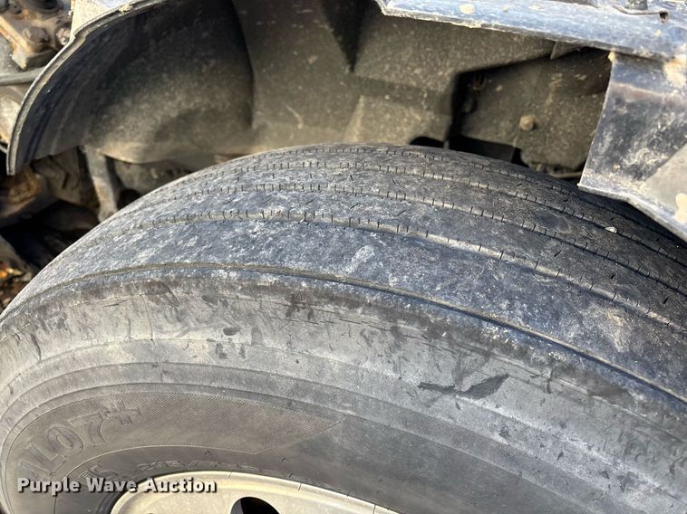 image for item YA0163 2012 Volvo VNL semi truck