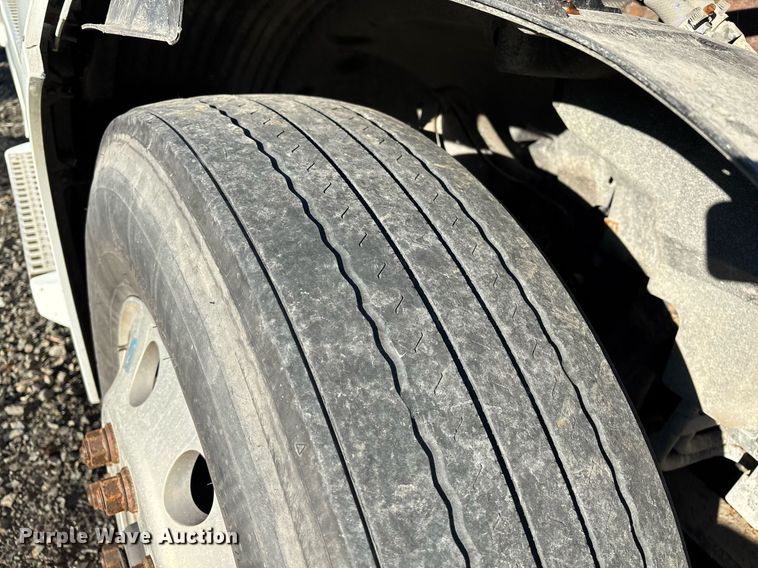 image for item YA0163 2012 Volvo VNL semi truck