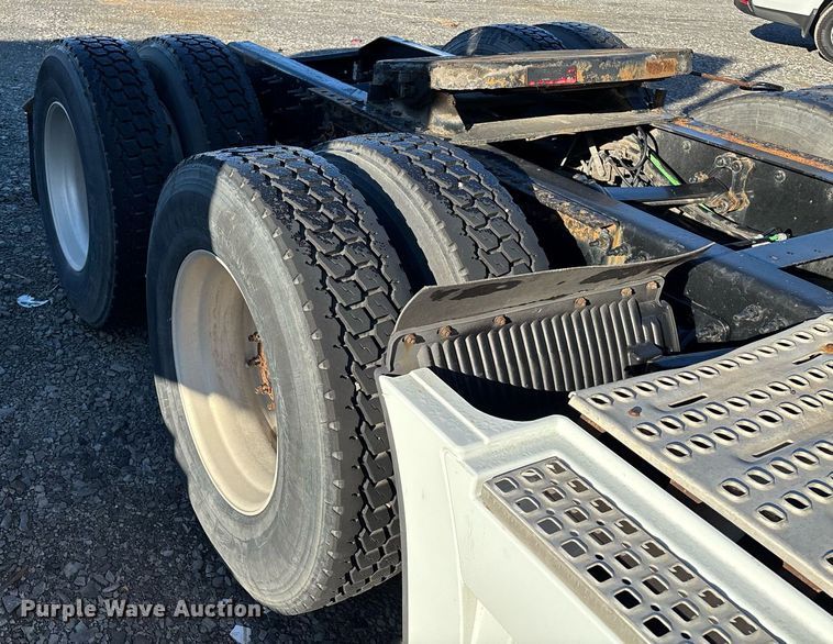 image for item YA0163 2012 Volvo VNL semi truck