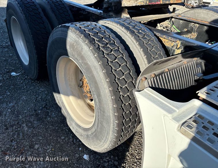 image for item YA0163 2012 Volvo VNL semi truck