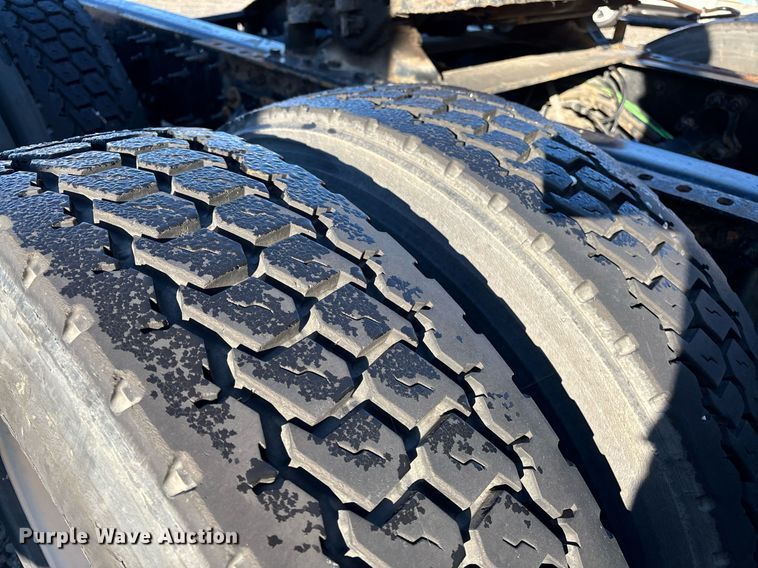 image for item YA0163 2012 Volvo VNL semi truck