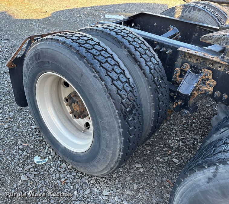 image for item YA0163 2012 Volvo VNL semi truck