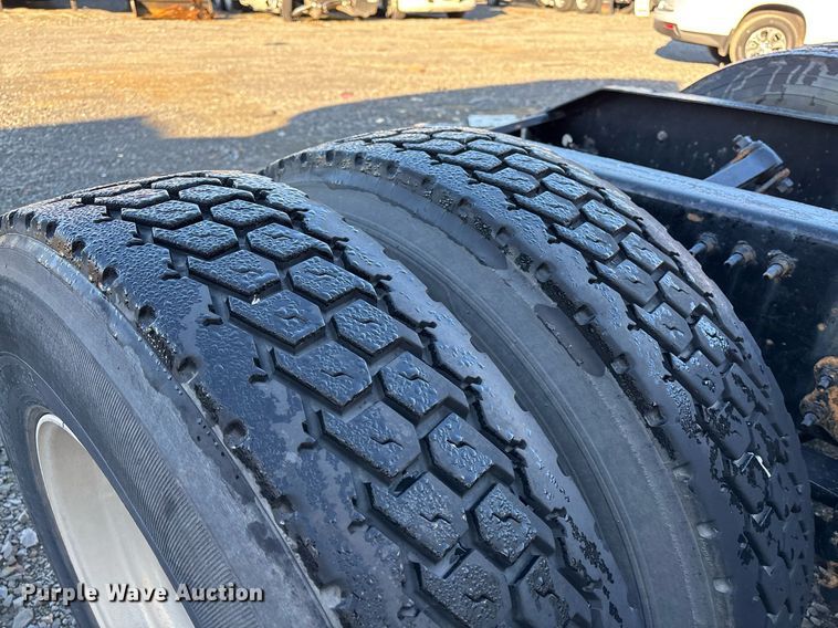 image for item YA0163 2012 Volvo VNL semi truck