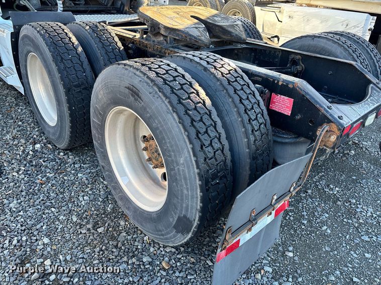 image for item YA0163 2012 Volvo VNL semi truck