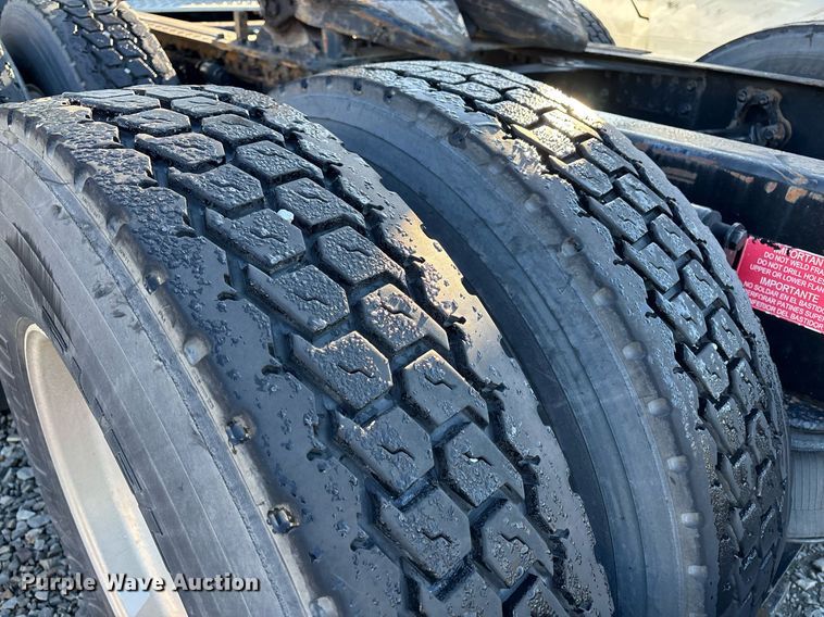 image for item YA0163 2012 Volvo VNL semi truck