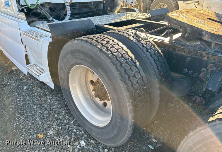 image for item YA0163 2012 Volvo VNL semi truck