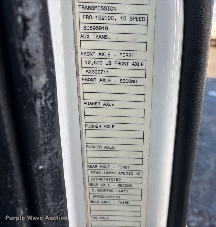 image for item YA0163 2012 Volvo VNL semi truck