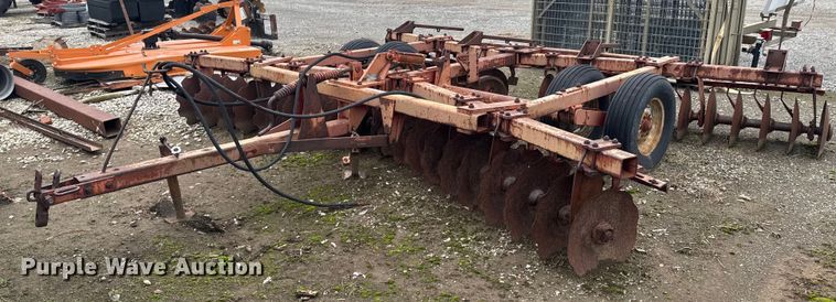 image for item DO0191 Massey Ferguson 620 tandem disk