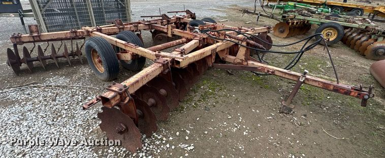 image for item DO0191 Massey Ferguson 620 tandem disk