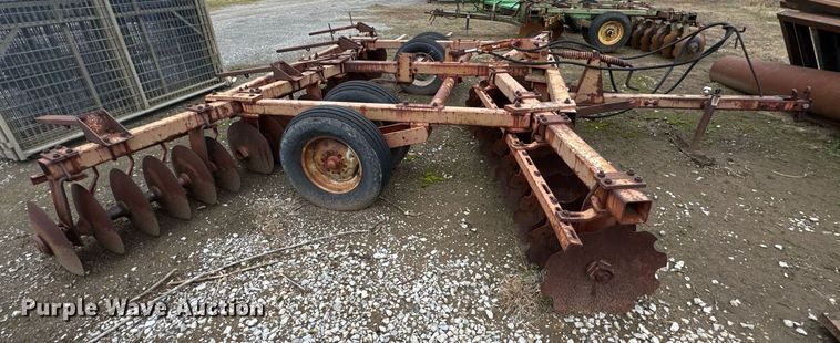 image for item DO0191 Massey Ferguson 620 tandem disk