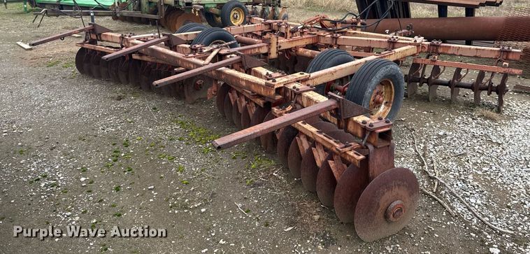 image for item DO0191 Massey Ferguson 620 tandem disk