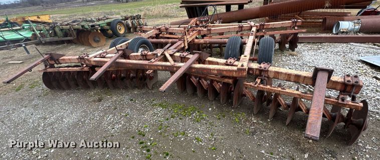 image for item DO0191 Massey Ferguson 620 tandem disk