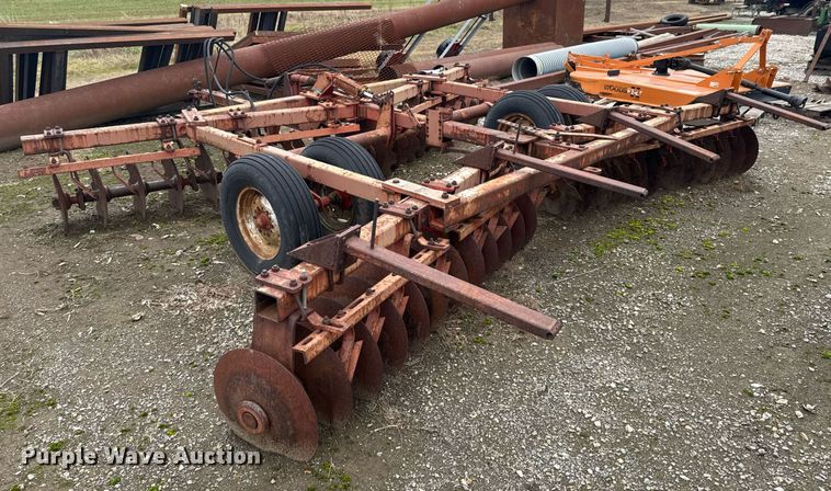 image for item DO0191 Massey Ferguson 620 tandem disk