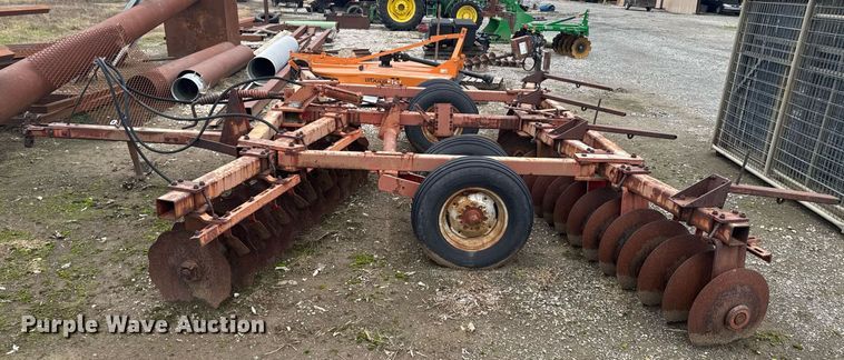 image for item DO0191 Massey Ferguson 620 tandem disk