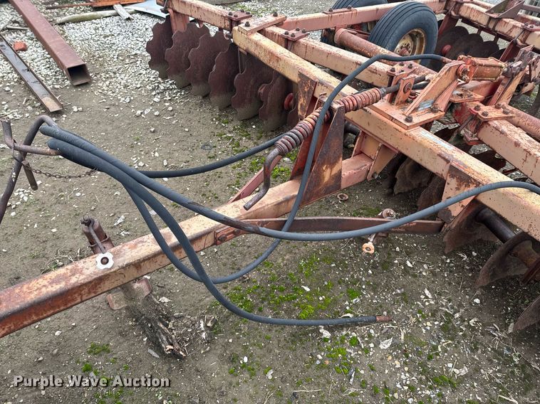 image for item DO0191 Massey Ferguson 620 tandem disk