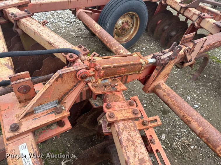 image for item DO0191 Massey Ferguson 620 tandem disk
