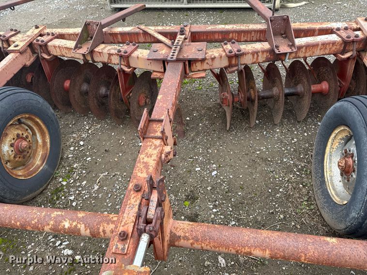 image for item DO0191 Massey Ferguson 620 tandem disk